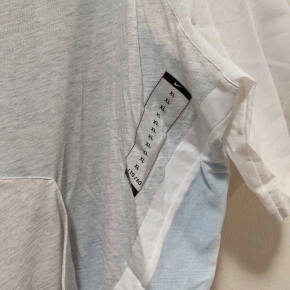 Nike Women's Workout Top w/Kangaroo Pockets Sz XL - Picture 3 of 7